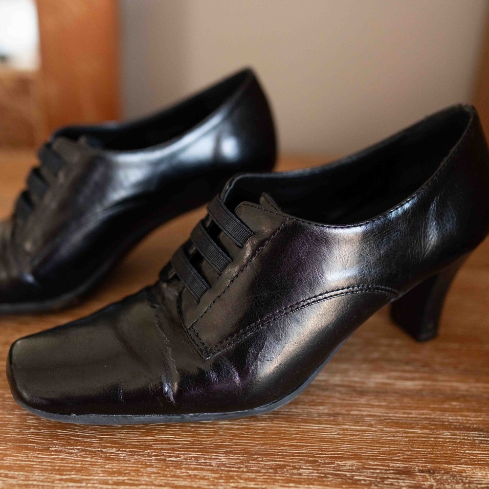 Aerosoles Black lace pumps Size 6.5